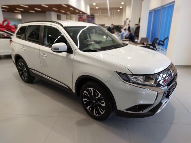 Автомобиль Mitsubishi, Mitsubishi Outlander, 2021 года, AT, пробег 12456 км