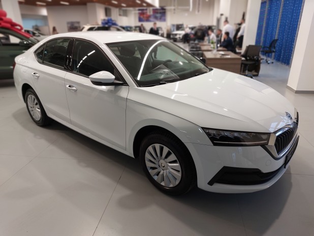 Автомобиль Skoda, Octavia, 2021 года, AT, пробег 13782 км