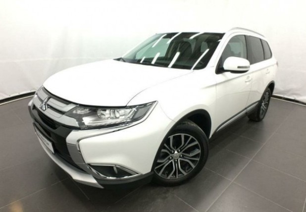 Автомобиль Mitsubishi, Outlander, 2015 года, Вариатор, пробег 62615 км