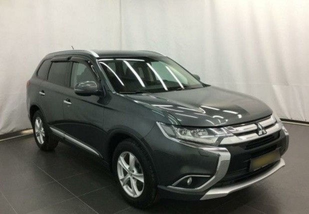 Автомобиль Mitsubishi, Outlander, 2015 года, Вариатор, пробег 92680 км