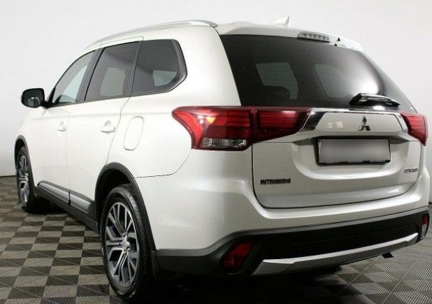 Автомобиль Mitsubishi, Outlander, 2017 года, Вариатор, пробег 49165 км